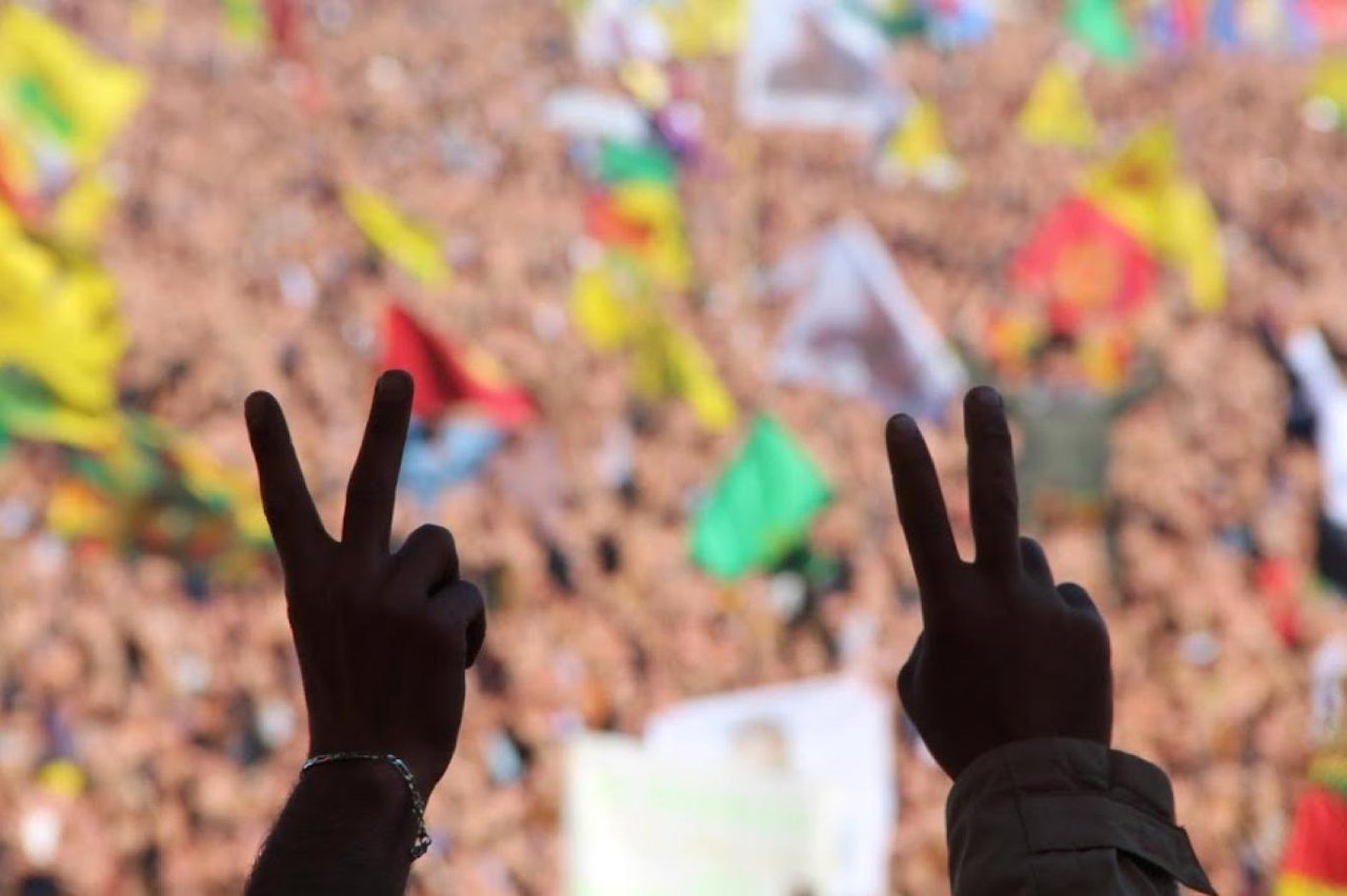 KÜRTLER BİRLİKTE HAYKIRIYOR (Mihrac Ural)