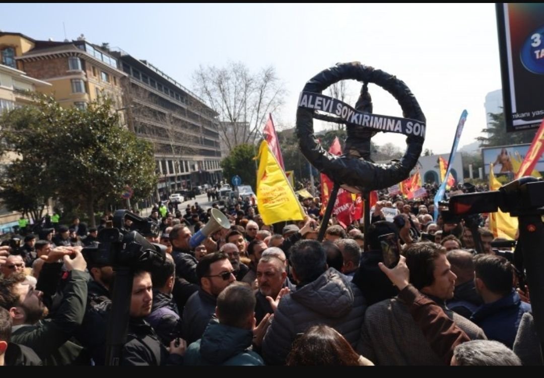 KATLEDİLEN ALEVİLER YOL AYRIMINDA (Mihrac Ural)
