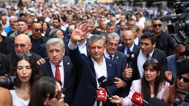 YENİ PARTİ’NİN KURULUŞU VE DEVRİMCİ TAVIR   (Mehmet Güzel)